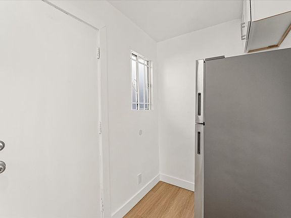 5th image of 150 3/4 N Indiana St