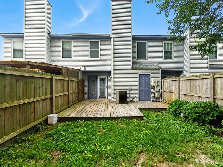 302 Seeman Ct — Photo 33