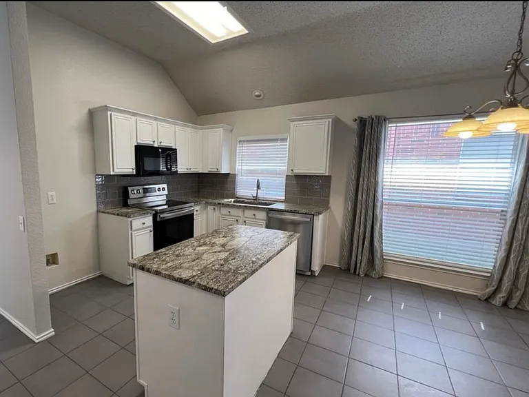 4600 Parkview Ln — Photo 6