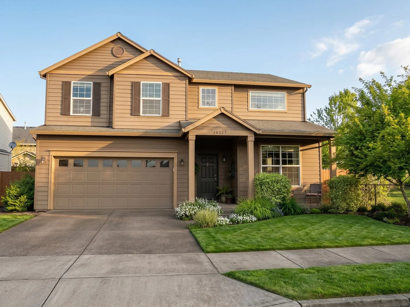 Lovely Spacious 4 Bedroom Home Located in Oregon City — Photo 1