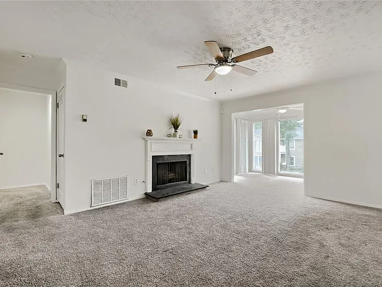 905 Augusta Dr — Photo 4