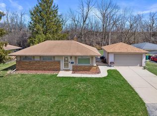 6040 N Sidney Pl, Glendale, WI 53209