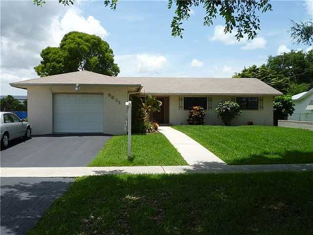 1st image of 5611 SW 90th Ave
