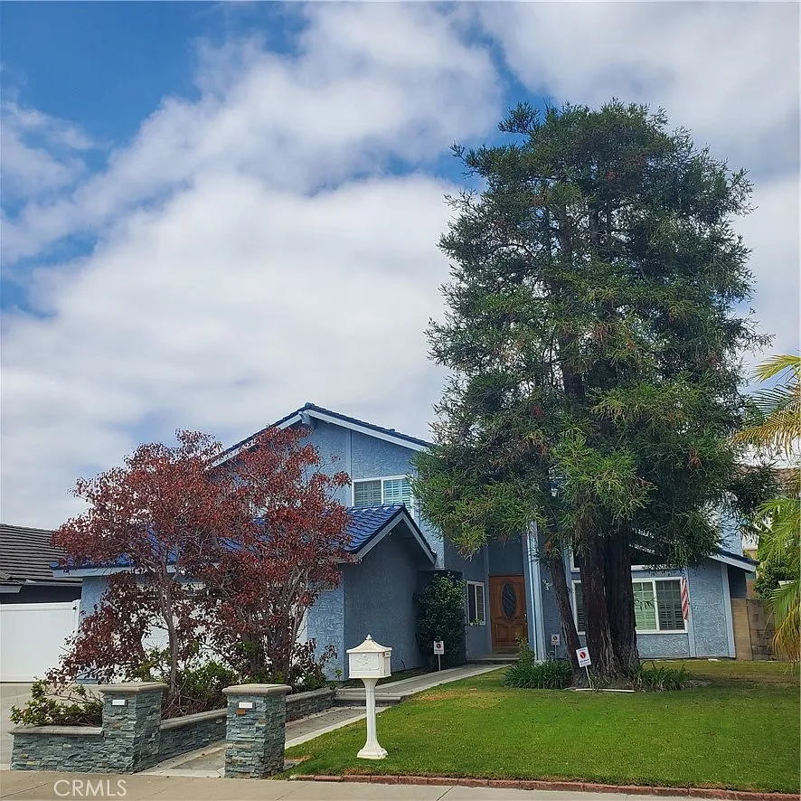 4 bed, 2304 sqft, $5,490 — Photo 1