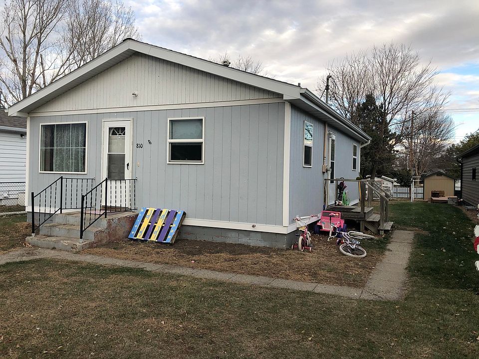 2nd image of 810 5th Ave W