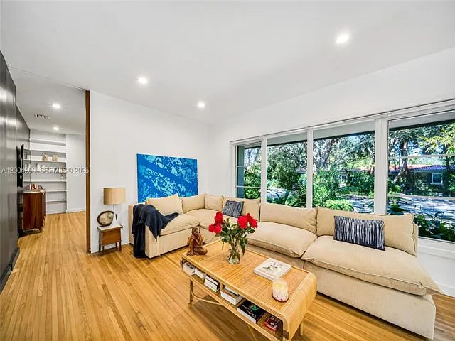 1010 Placetas Ave — Photo 15