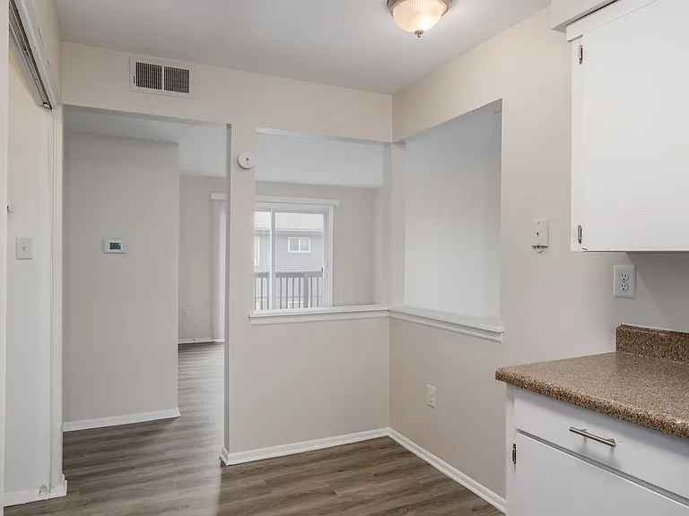 Parkville Place Apartments — Photo 11