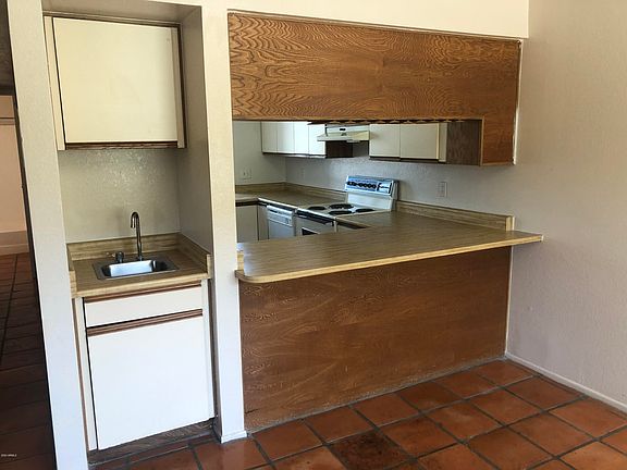 5th image of 3309 N 70th St Unit 202