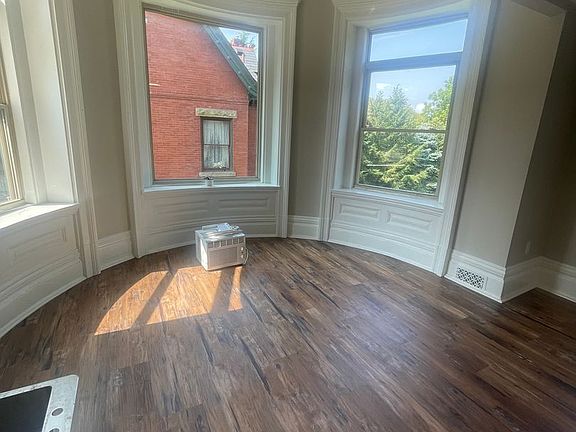 3rd image of 5960 Wellesley Ave APT 4