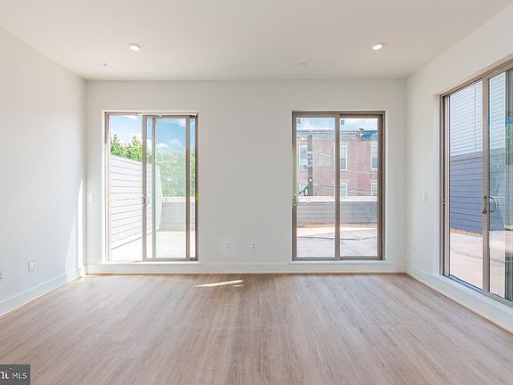 5th image of 630 Federal St #205