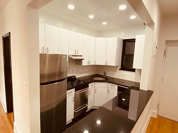 5th image of 330 8th Ave #5Z