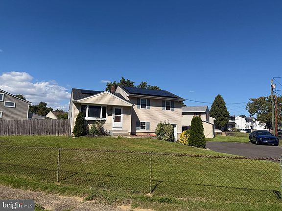 2nd image of 812 W 3rd Ave