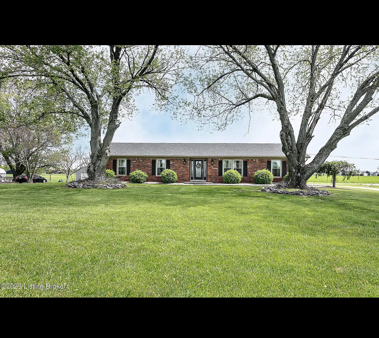 4 bed, 2.5 bath, 1915 sqft, $2,300 — Photo 1