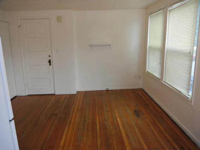 1916 NE Everett St — Photo 10