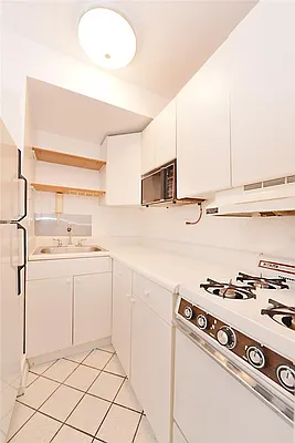 Rented by Akam Sales and Brokerage | media 5