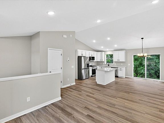 3rd image of 3144 Jandura Ave NE