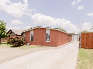 614 Locust St, Idalou, TX 79329