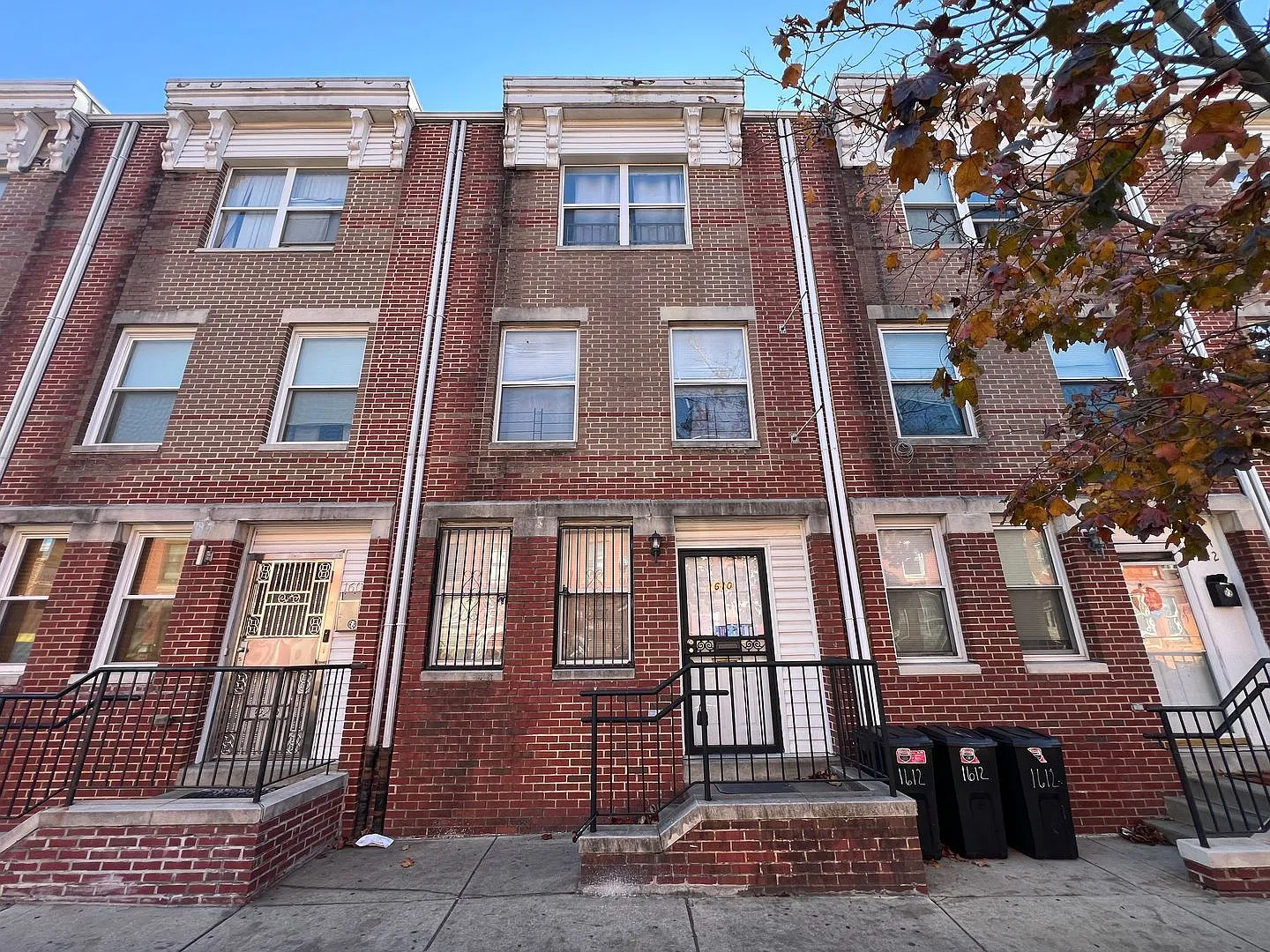 Stunning 4-Bedroom Townhome with Parking Spot Near Temple University! Available August 2026! — Photo 3