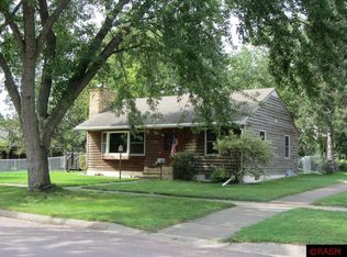 1202 S 4th St, Saint Peter, MN 56082