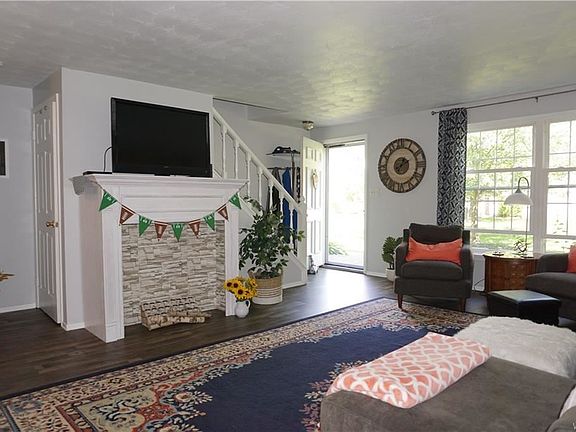 4th image of 50 Carriage Dr APT 4
