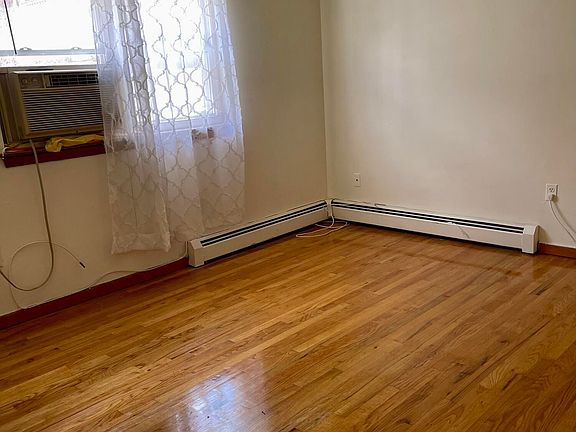 4th image of 120 Renwick Ave