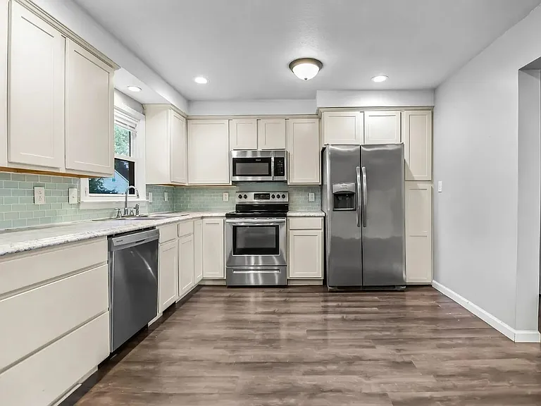 2301 Sherwood Hills Ct — Photo 15