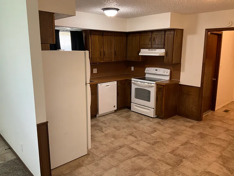1106 Hillside Dr — Photo 10