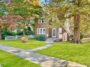 4 Johnson Ave, Malverne, NY 11565