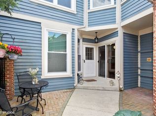 914 Heathrow Ln, Naperville, IL 60540