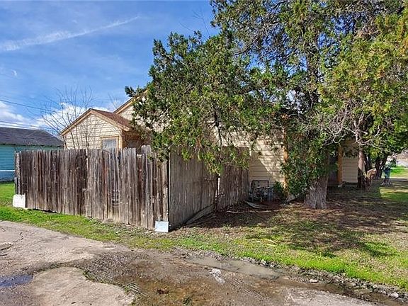 4th image of 1308 Terrace A & B Dr