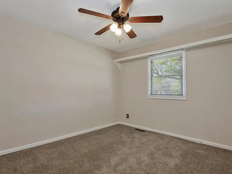 4036 N Edgemoor Dr — Photo 7