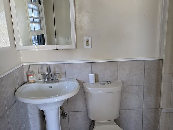 3rd image of 815 N Stoneman Ave