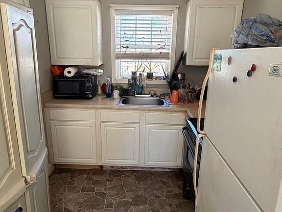 5th image of 1226 Warren Rd