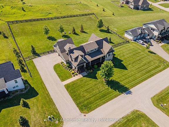 2nd image of 16 Gelderland Cres