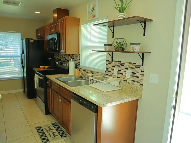 807 Adams St — Photo 11