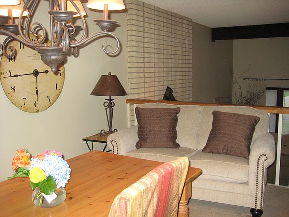 2nd image of 1415 W Parkwood Ct