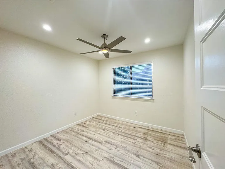 12315 Limerick Ave — Photo 10