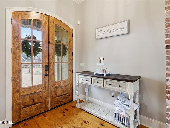 4th image of 508 Springhill Xing