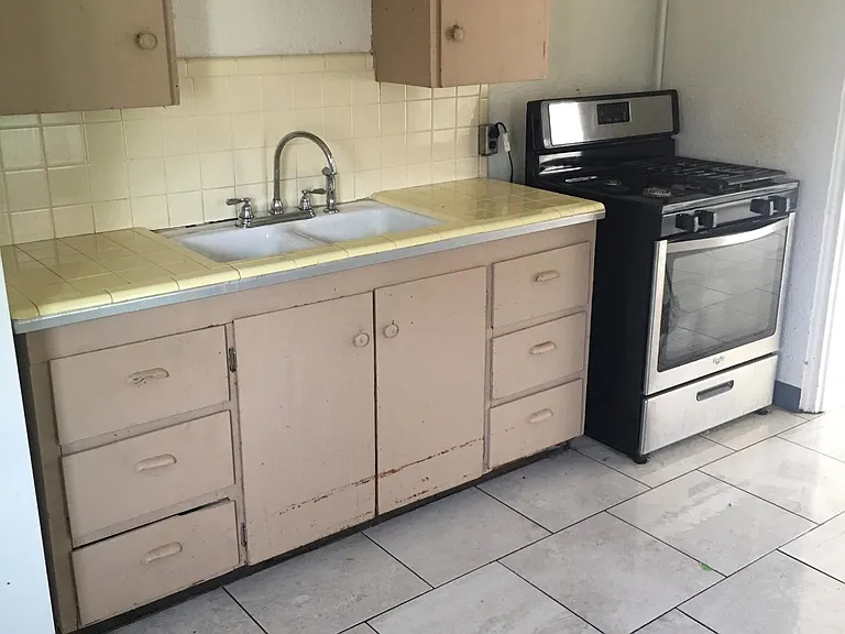 405 N Wilson Ave — Photo 2
