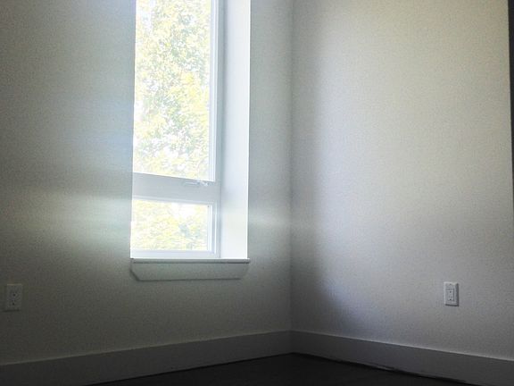 5th image of 489 Chauncey St #2RIGHT