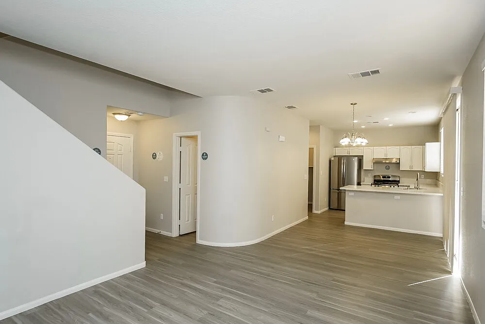 3 bed, 2.5 bath, 1529 sqft, $2,150 — Photo 4