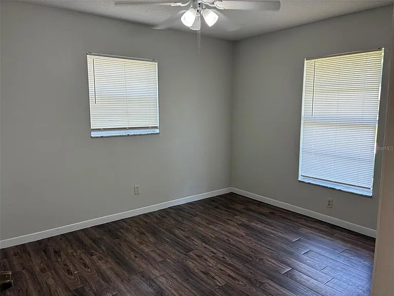 320 Queen Ave — Photo 10