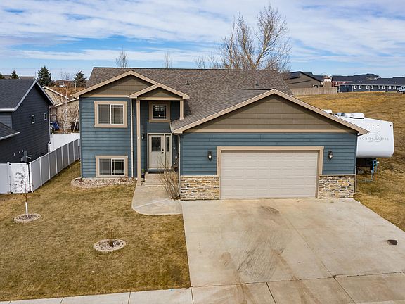 2nd image of 2211 Country Oak Dr