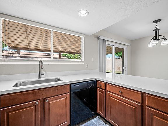 5th image of 4158 W Poinsettia Dr