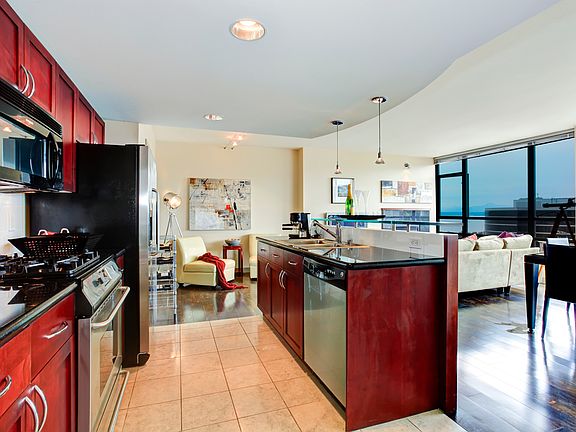 Full kitchen and great room
