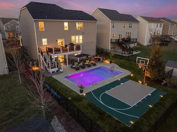 1618 Aspen Dr, Carver, MN 55315