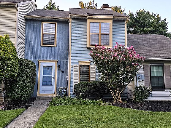 Manicured Curb Appeal | 

Private front walk and lawn _ landscaping, lawn care and snow removal are handled by the association, so weekends stay yours. |