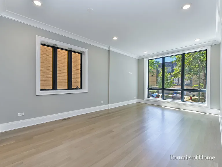 2135 N Lakewood Ave #1 — Photo 2