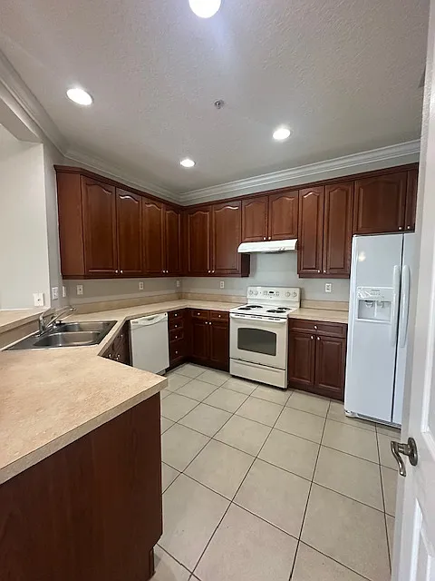3 bed, 1442 sqft, $2,350 — Photo 4