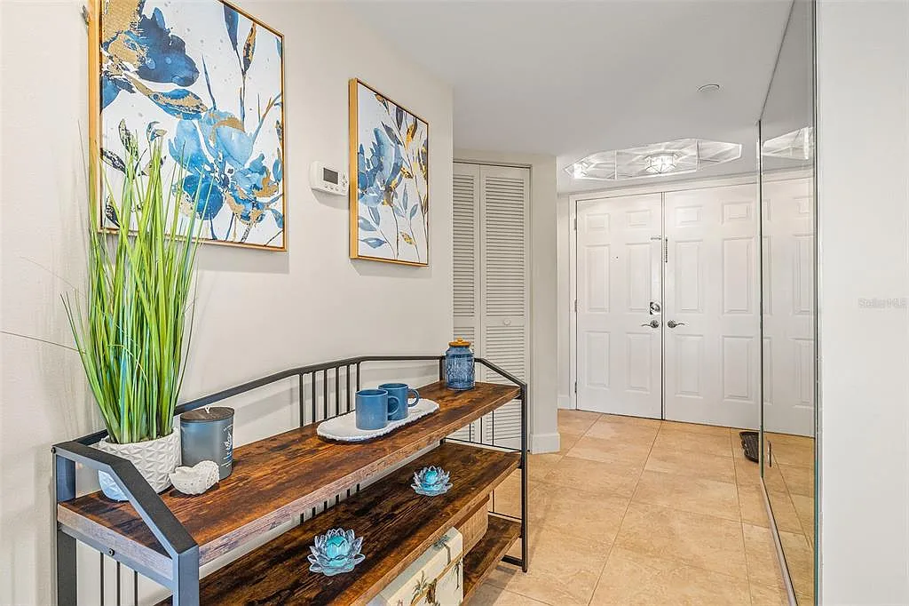 2 bed, 2.5 bath, 1570 sqft, $6,000 — Photo 2